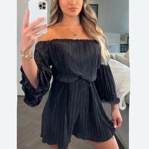 Max studio Off-Shoulder black pleated  Dress bell sleeves size large
